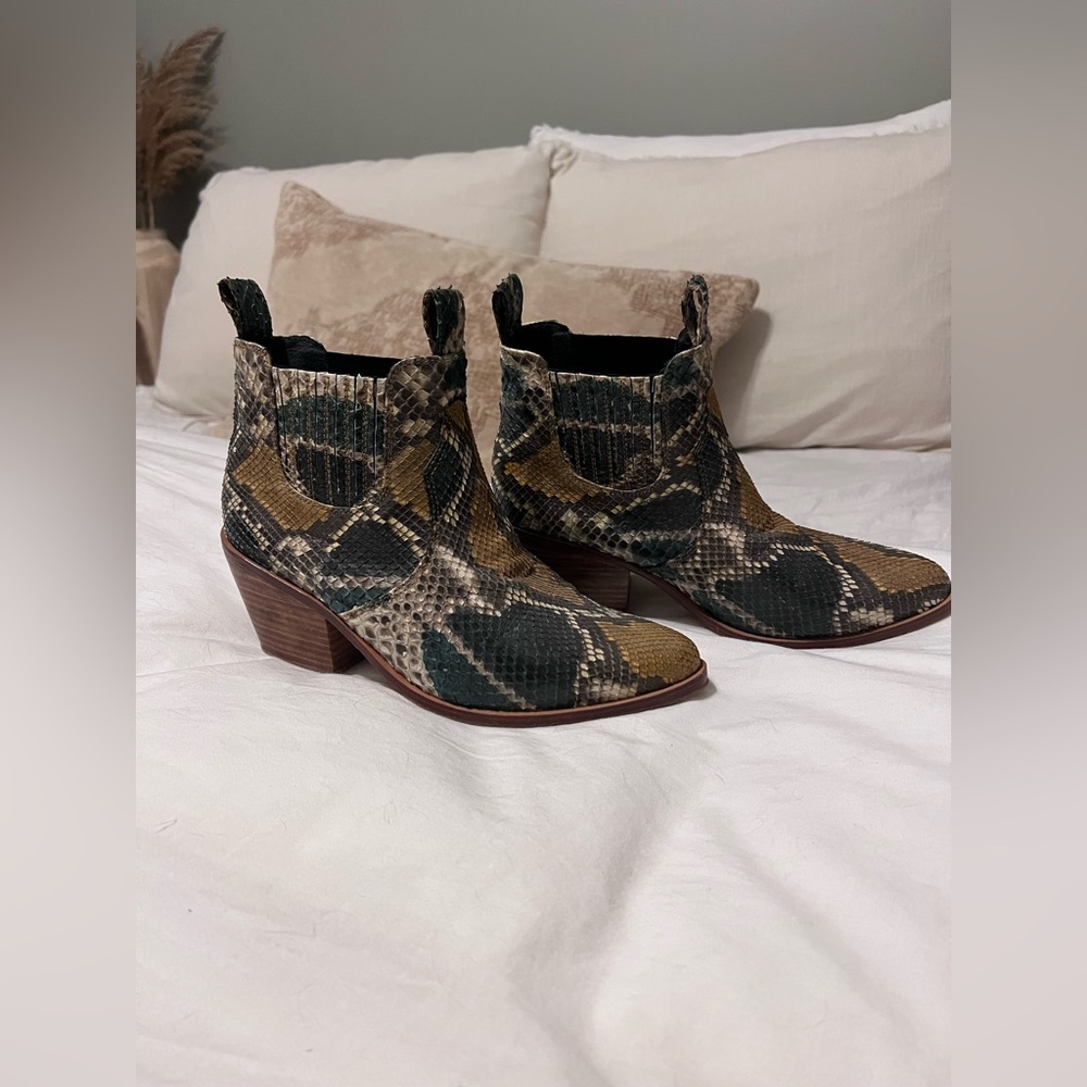 Wandering Coyote Snake Skin Boots
